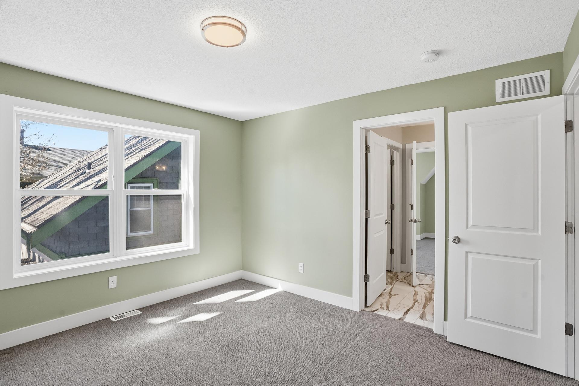 2921 40th Ave S MLS-51.jpg