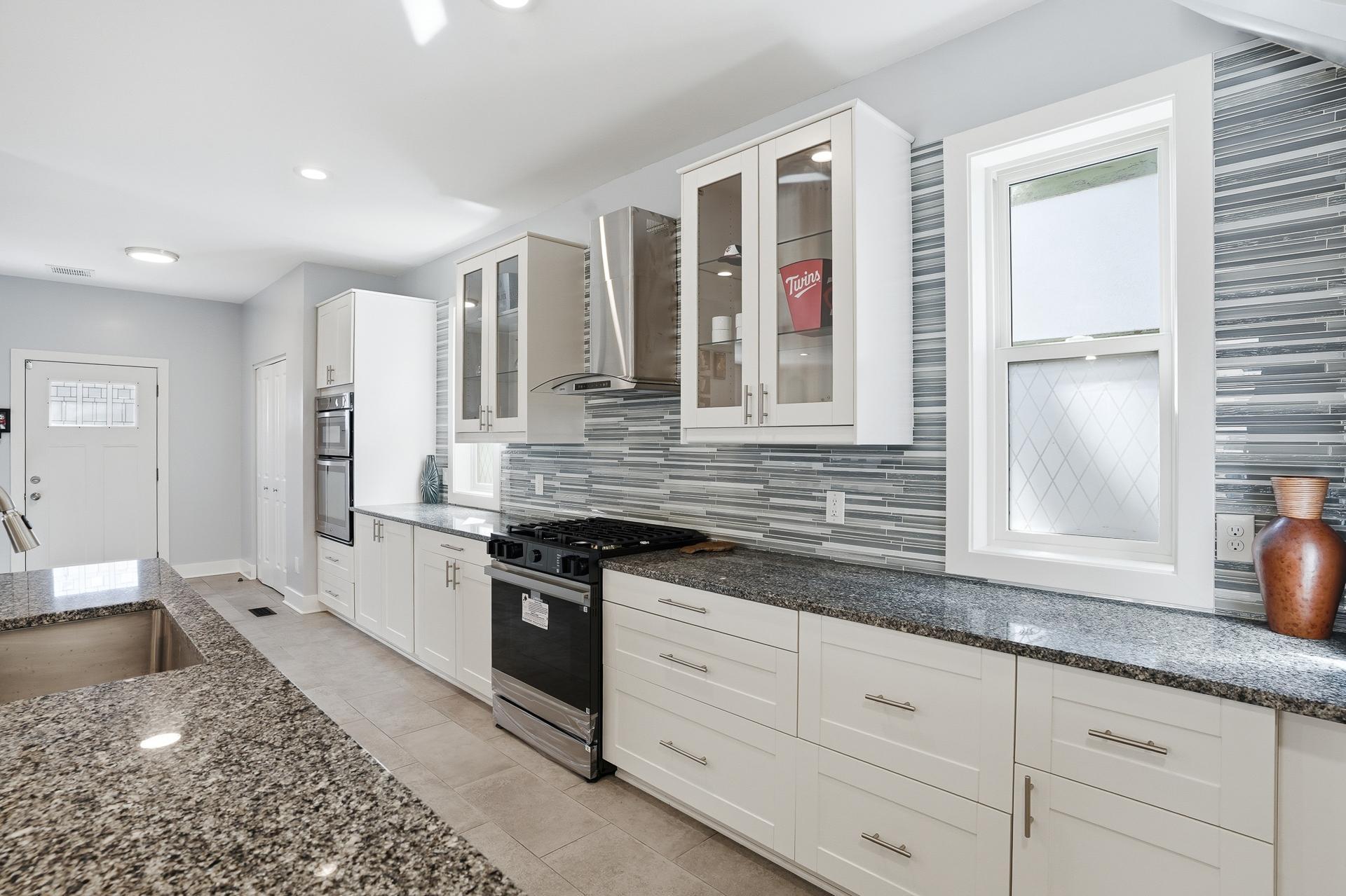 2921 40th Ave S MLS-29.jpg