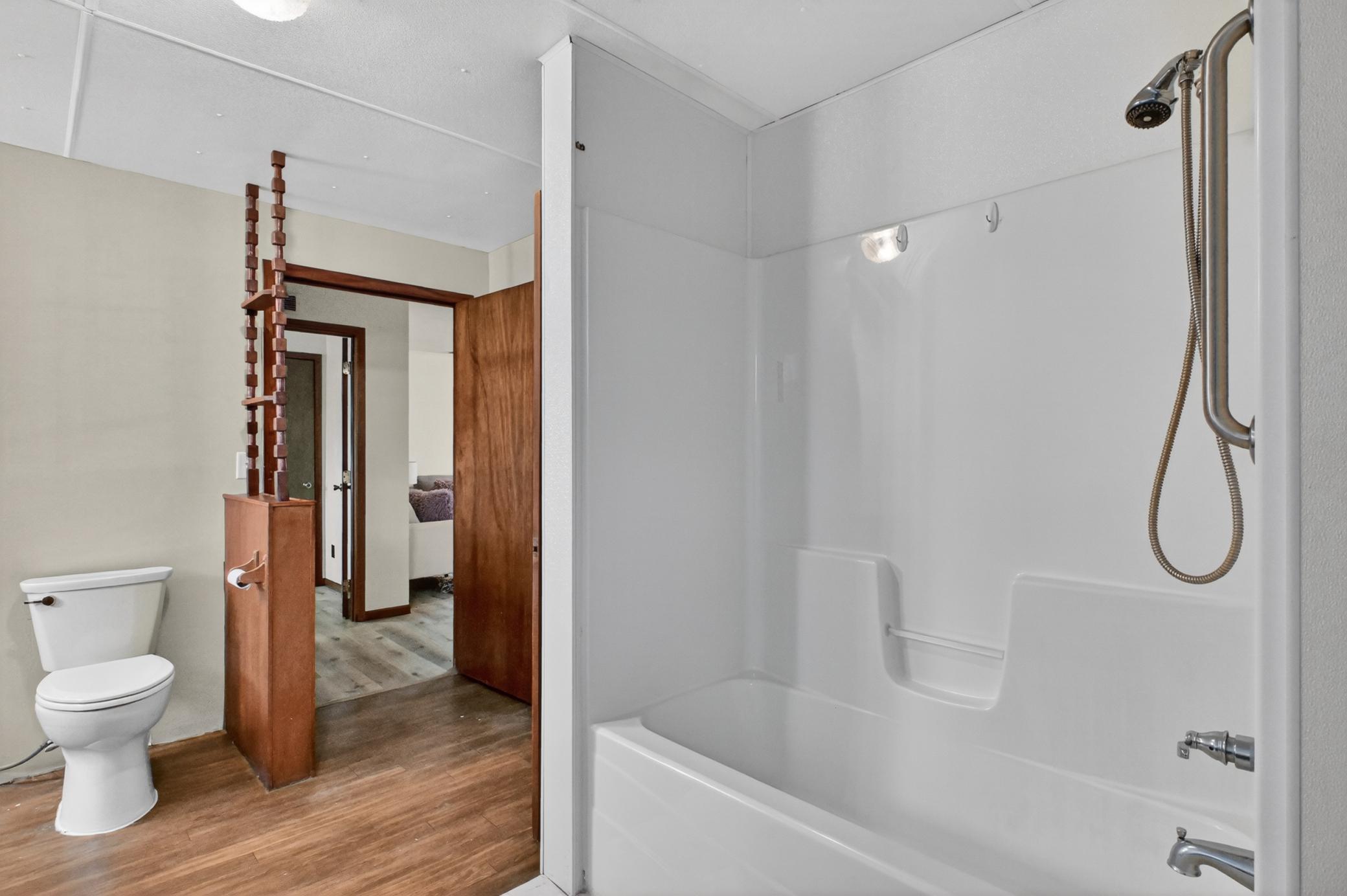 main/lower floor bath