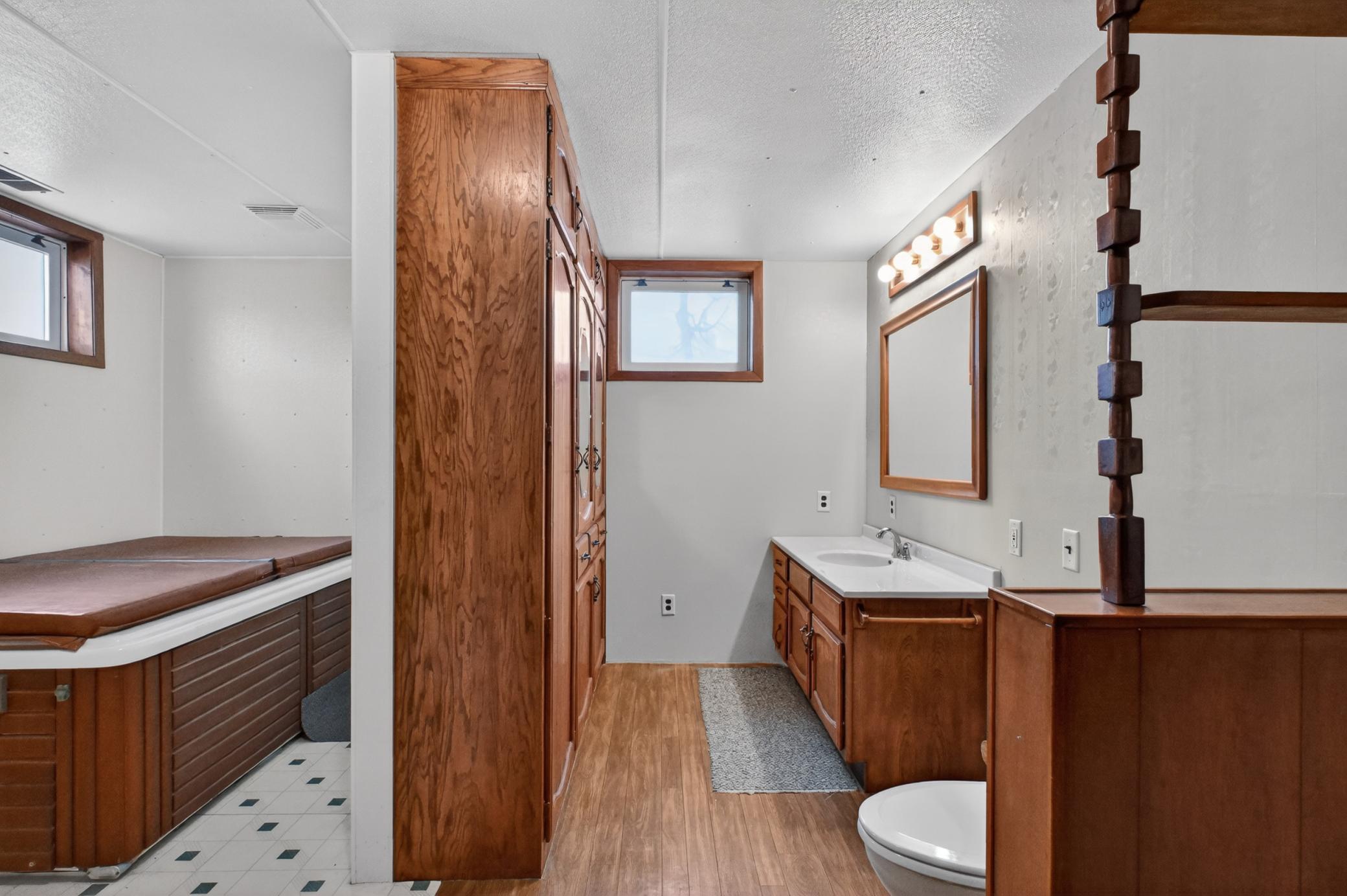 main/lower floor bath