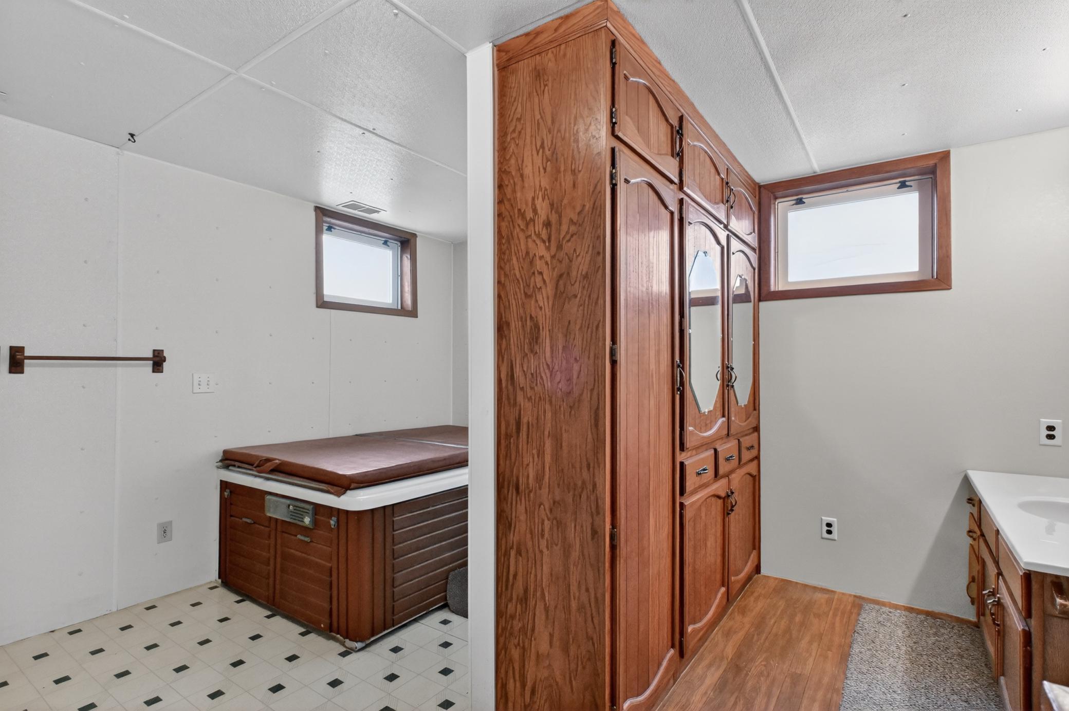 main/lower floor bath with hot tub