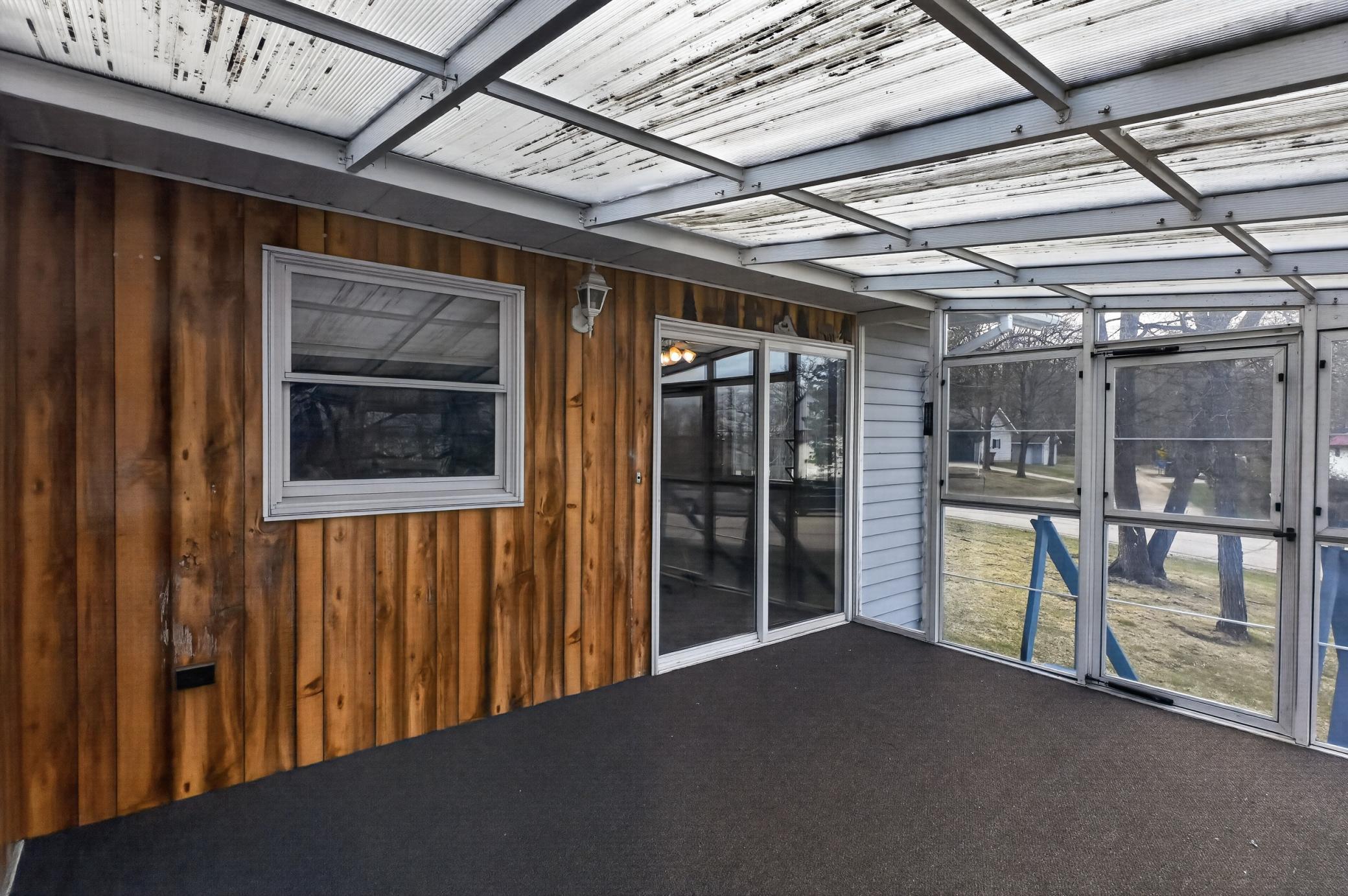 Three season porch