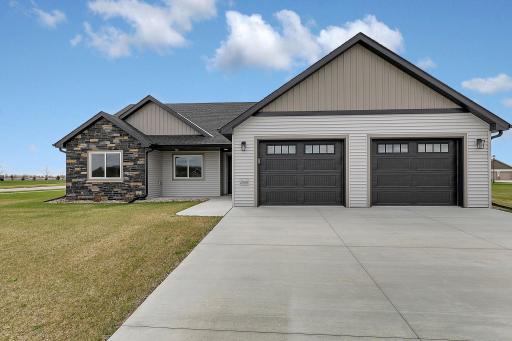 2000 Sandstone Loop N, Sartell, MN 56377