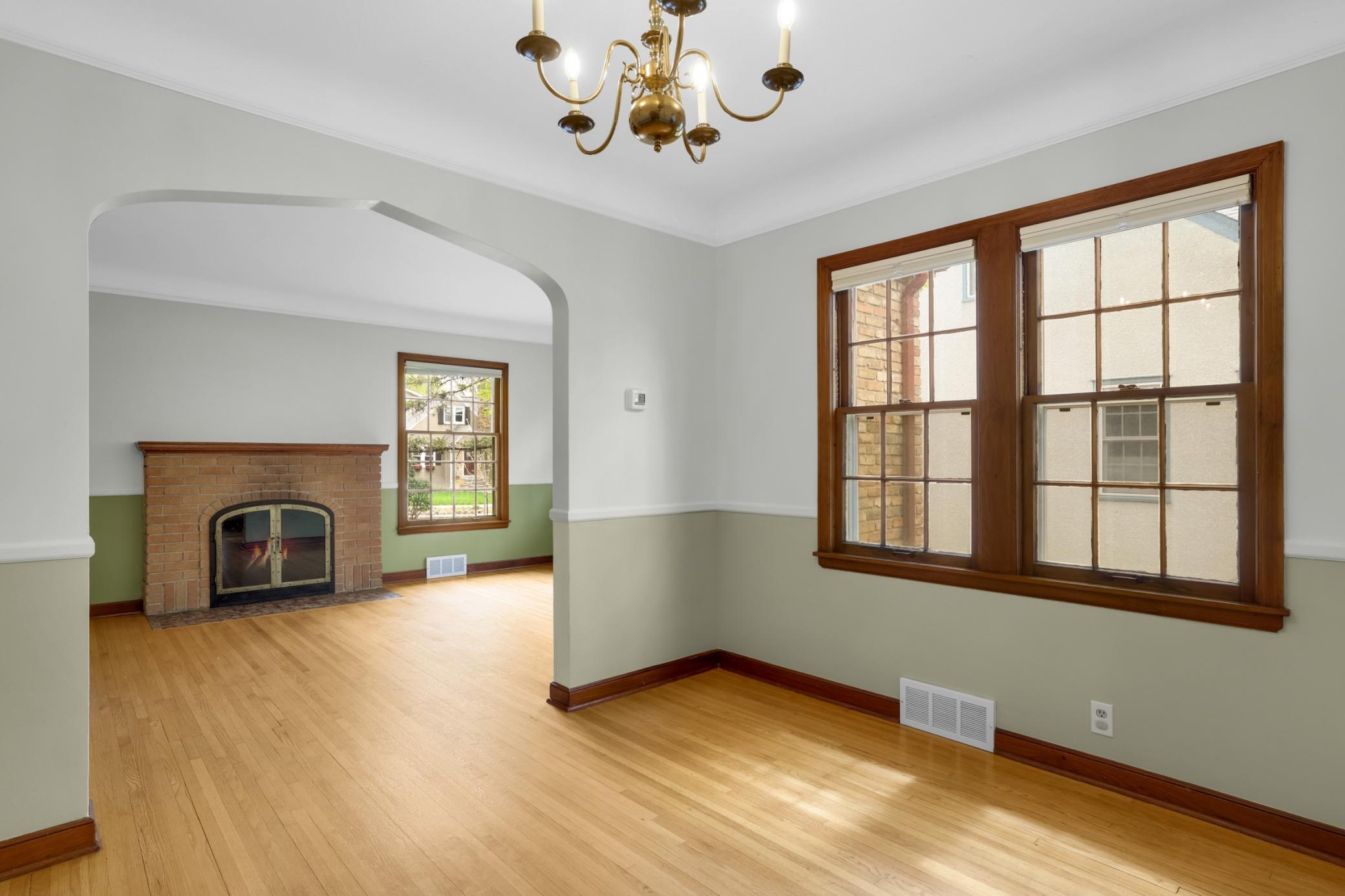The large South facing windows in the dining room bring in great natural light all day!