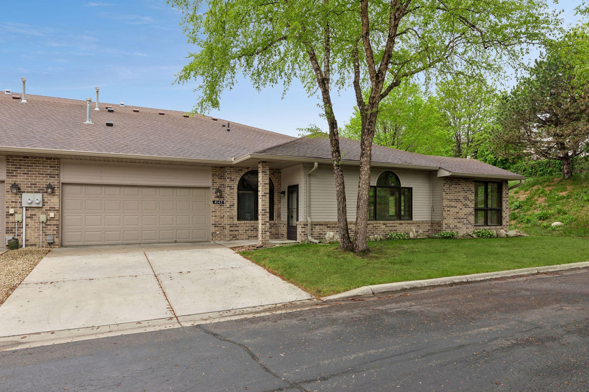 4143 Arbor Lane Single level living in Eagan