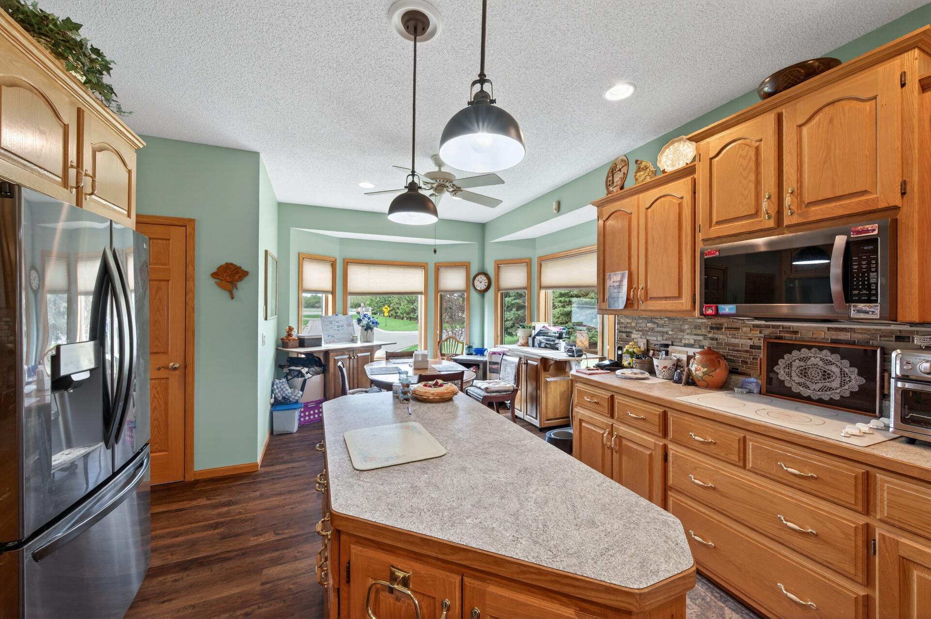 An additional dining area, perfect for casual meals and everyday living.