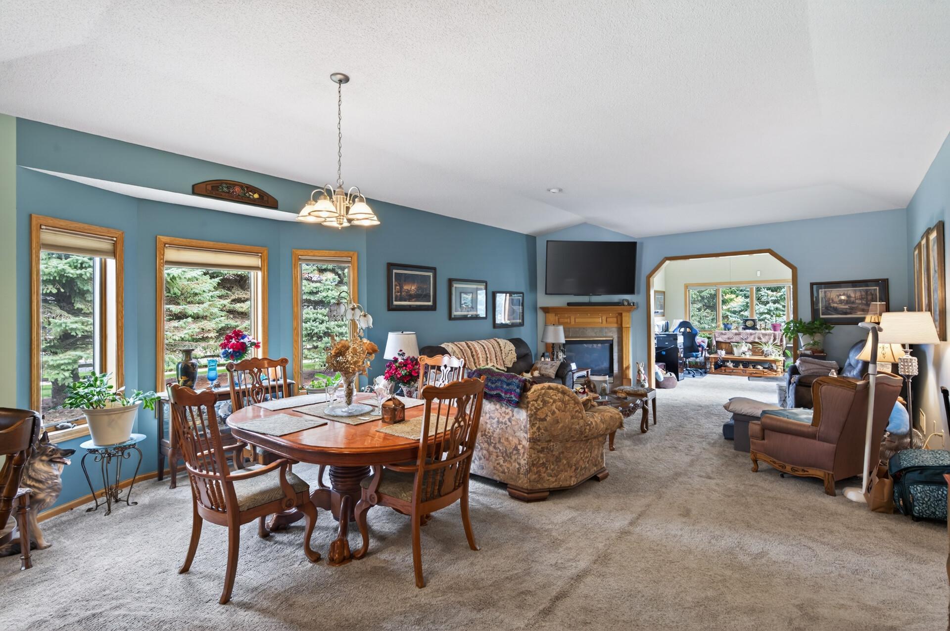 An open, spacious layout with room for everyone!