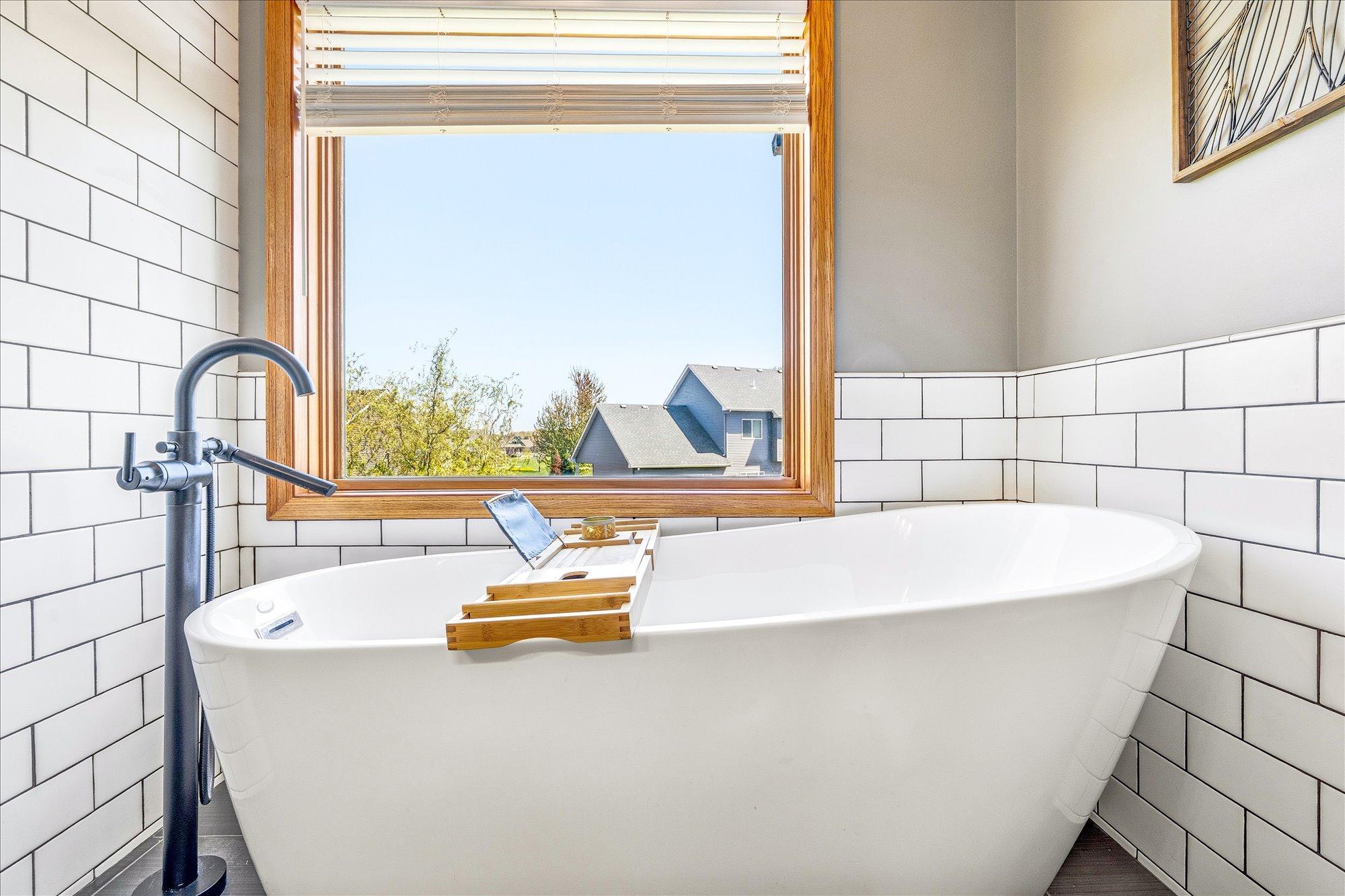 Soaking tub
