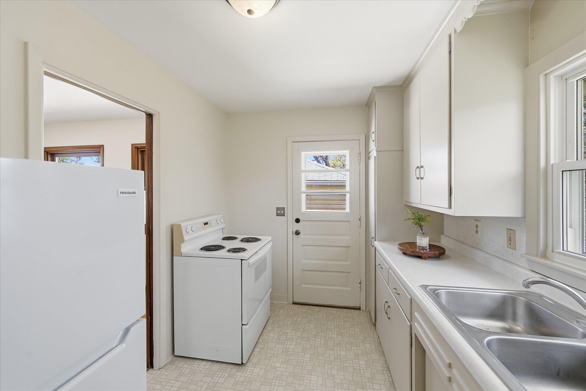 Formal dining to the left.