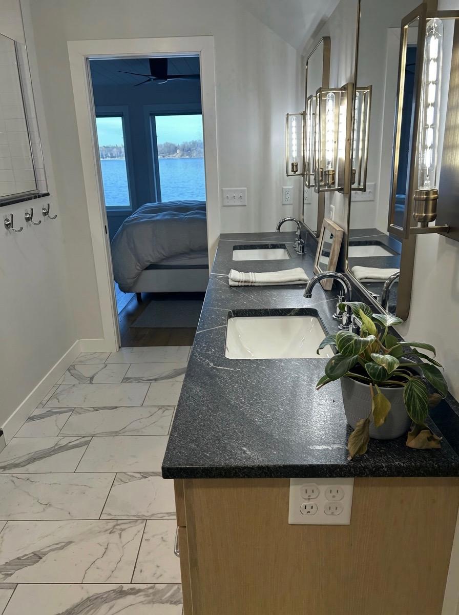 Master double sink to bed