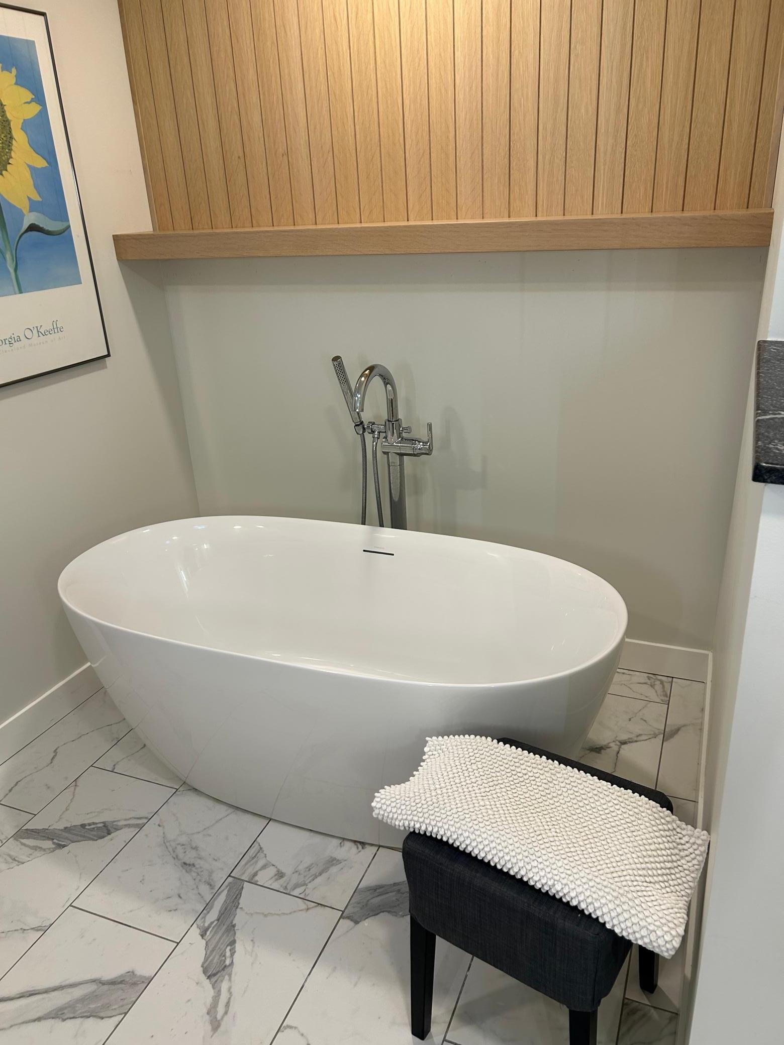 Master soaking tub