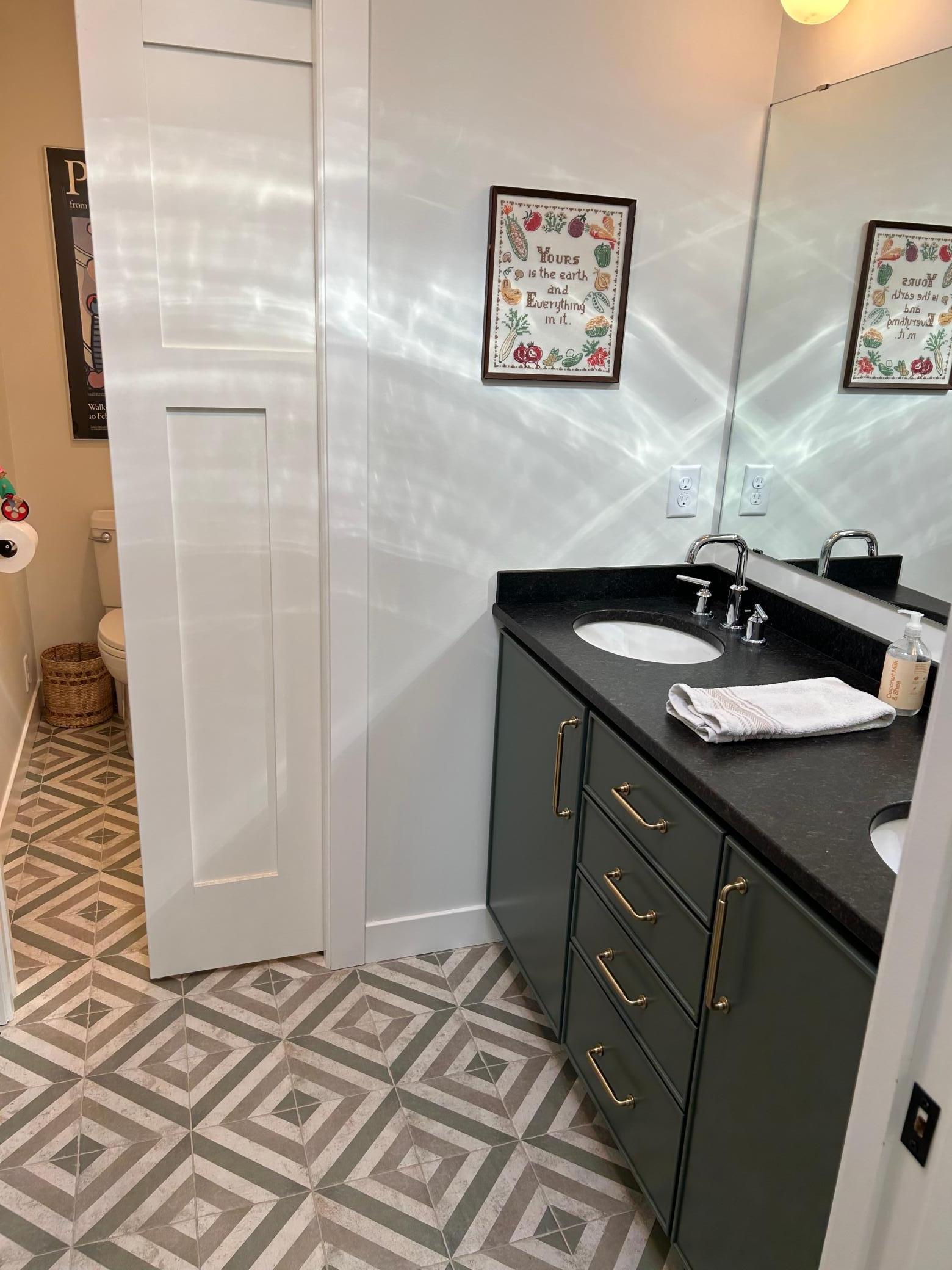 Upper bathroom with tub/shower