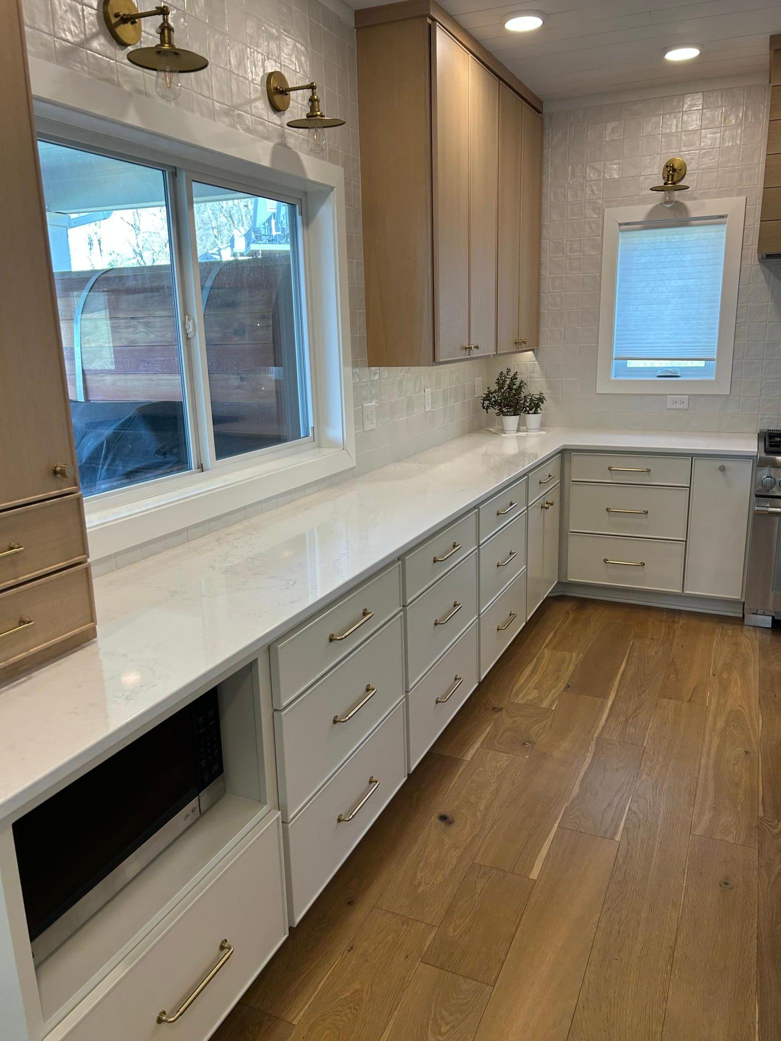 Lots of kitchen cabinets