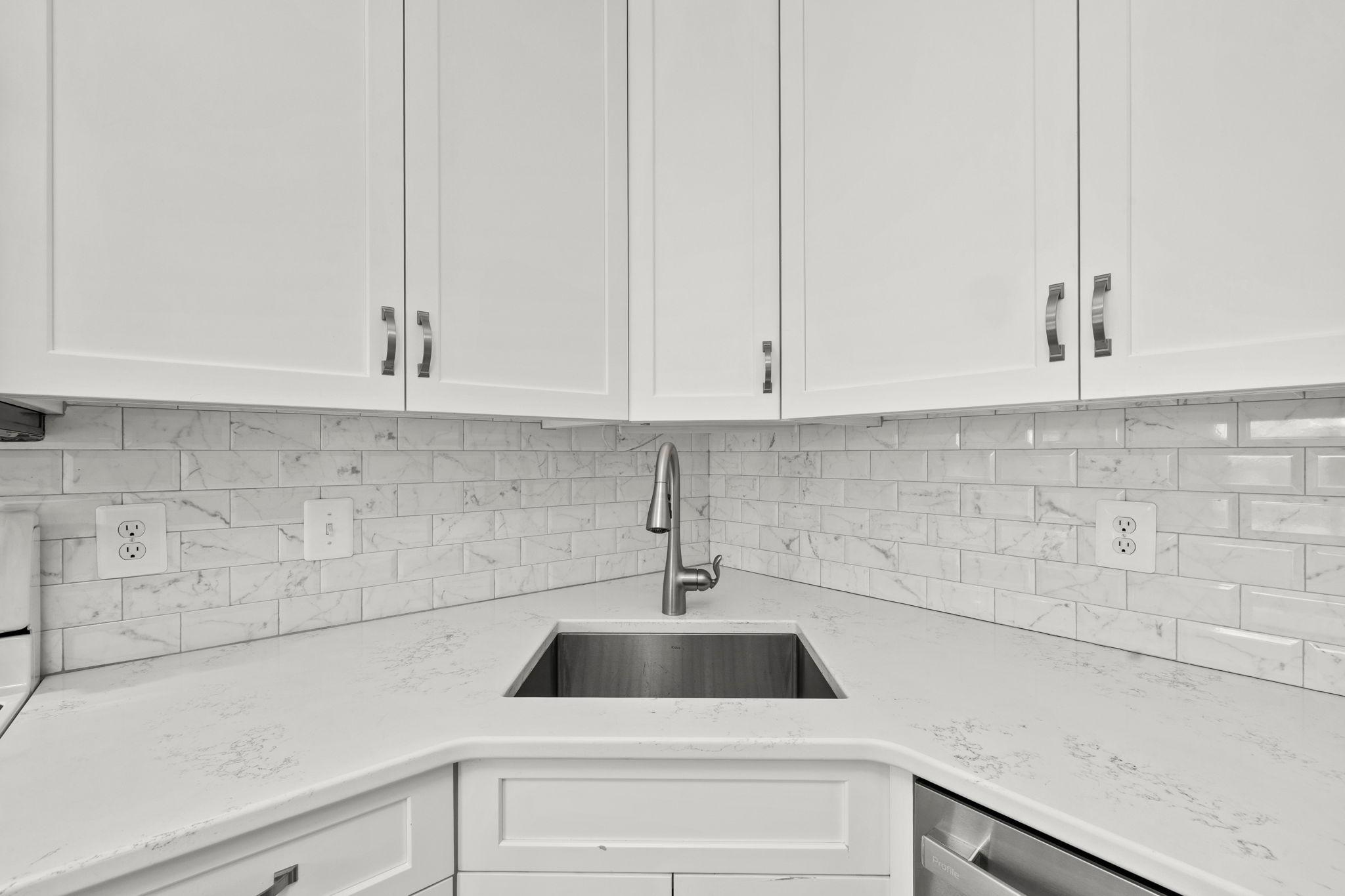 26-web-or-mls-6978 W 84th St Cir-75.jpg