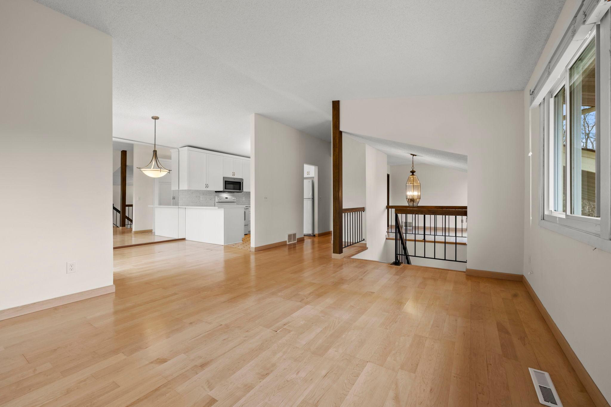 15-web-or-mls-6978 W 84th St Cir-30.jpg