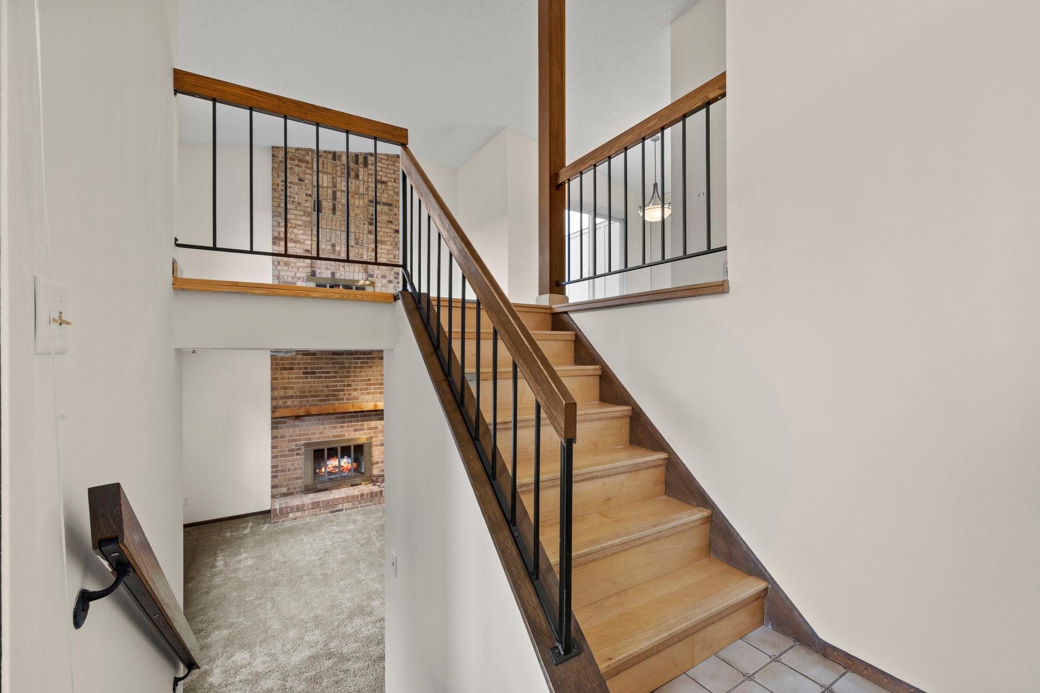 11-web-or-mls-6978 W 84th St Cir-10.jpg