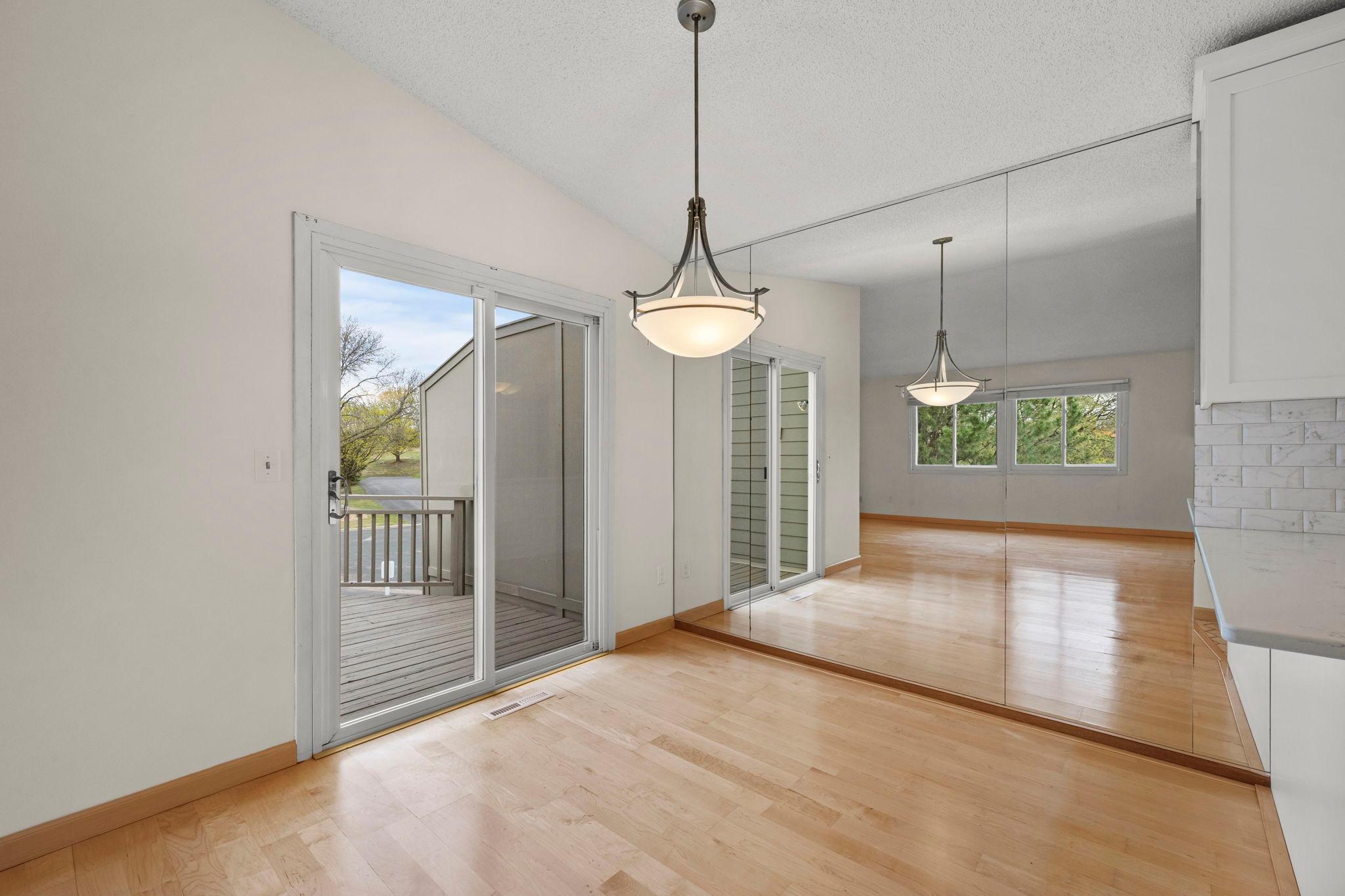 18-web-or-mls-6978 W 84th St Cir-40.jpg