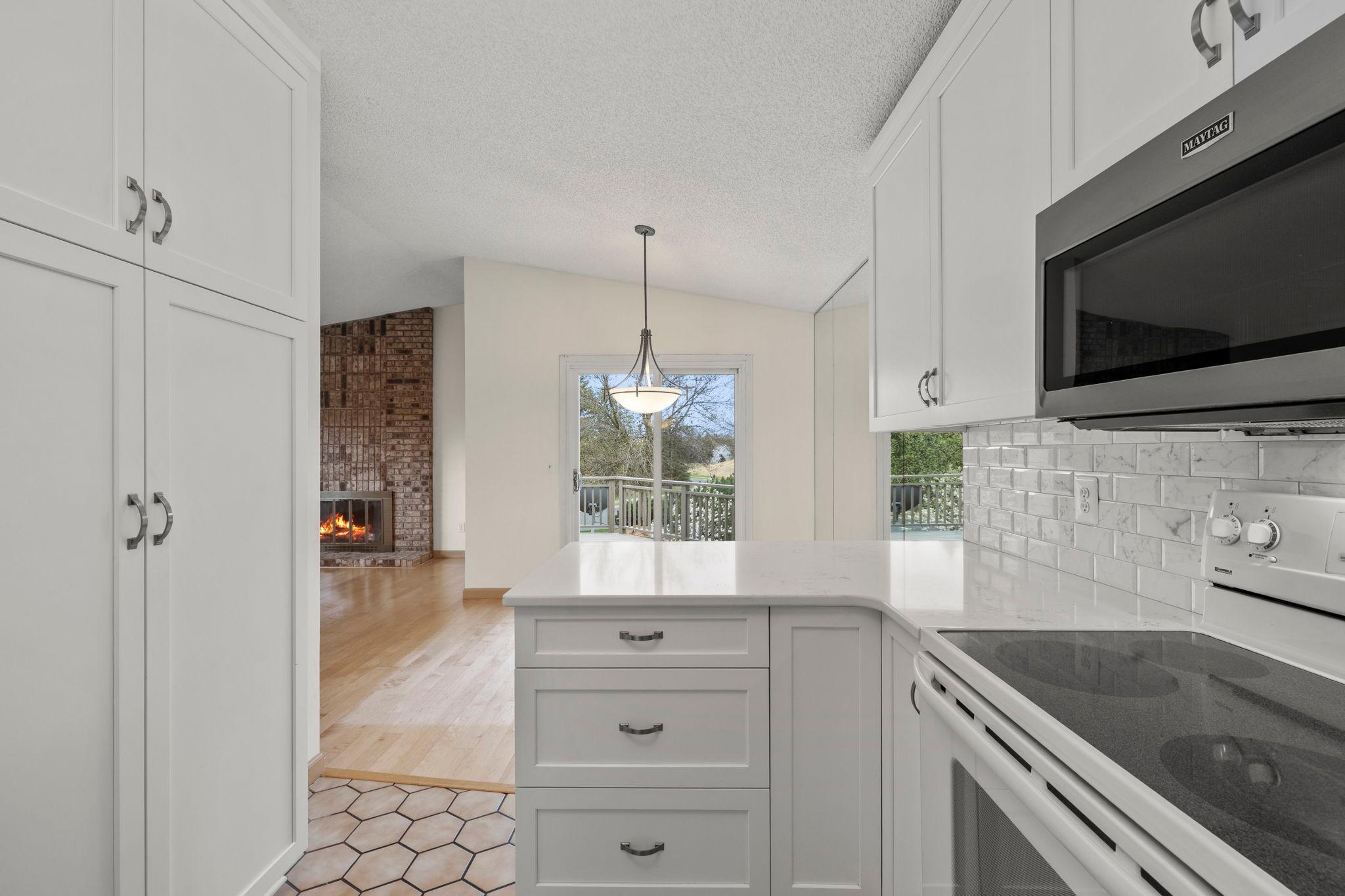 27-web-or-mls-6978 W 84th St Cir-80.jpg