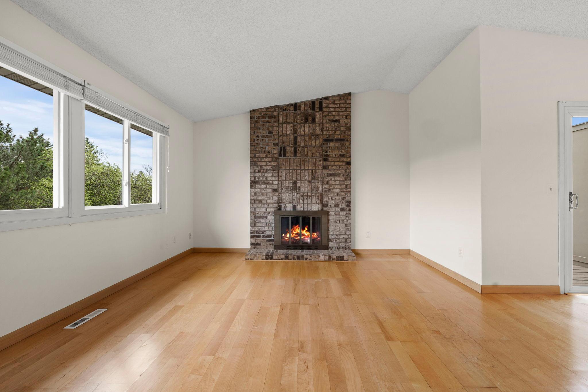 12-web-or-mls-6978 W 84th St Cir-15.jpg