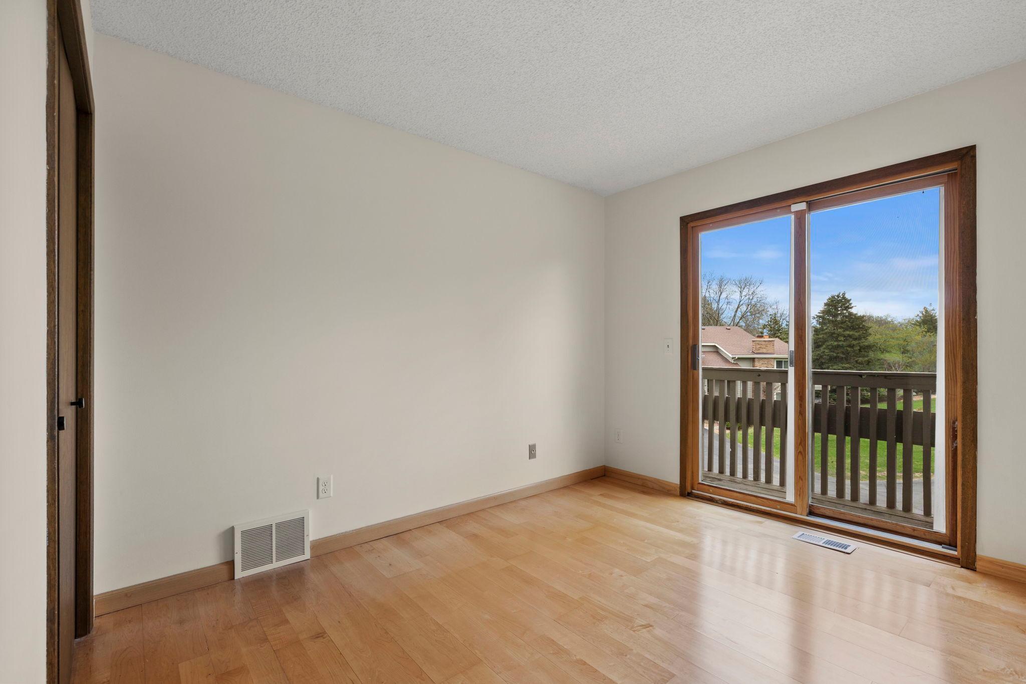 38-web-or-mls-6978 W 84th St Cir-120.jpg