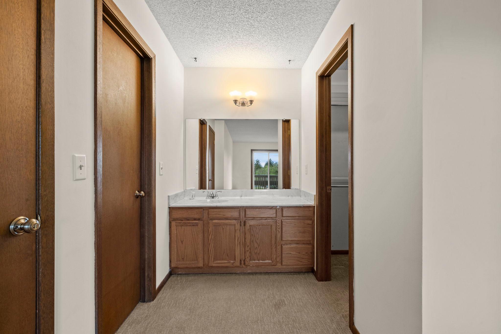 35-web-or-mls-6978 W 84th St Cir-165.jpg