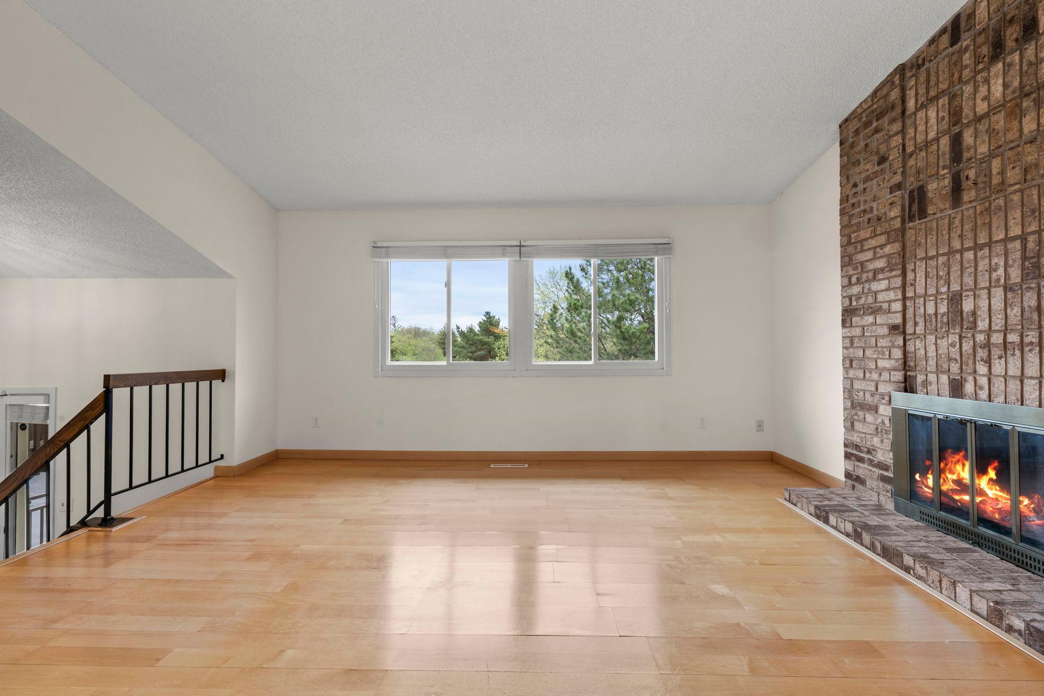 16-web-or-mls-6978 W 84th St Cir-35.jpg