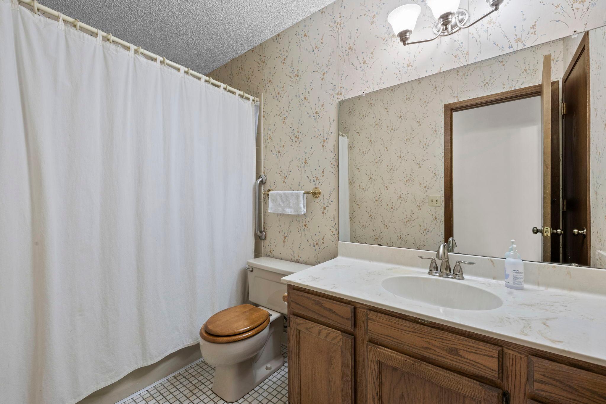 44-web-or-mls-6978 W 84th St Cir-145.jpg