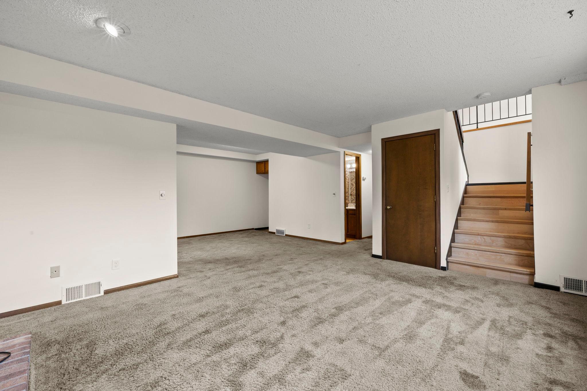 47-web-or-mls-6978 W 84th St Cir-185.jpg