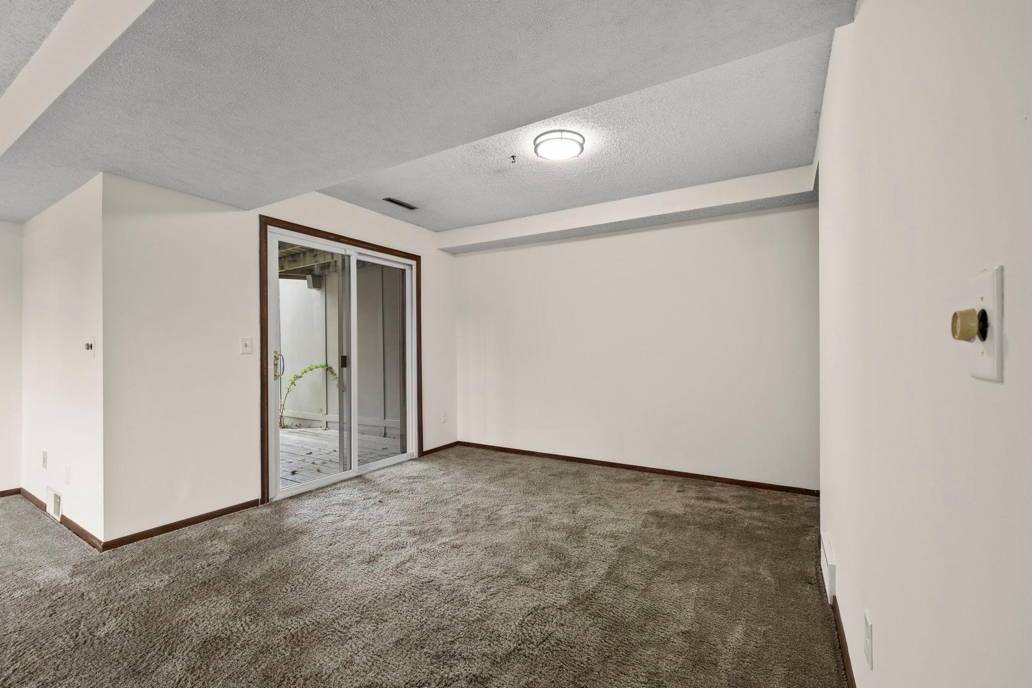 50-web-or-mls-6978 W 84th St Cir-200.jpg