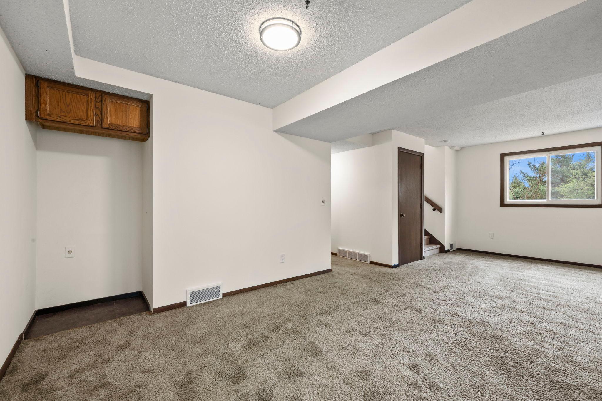 52-web-or-mls-6978 W 84th St Cir-210.jpg