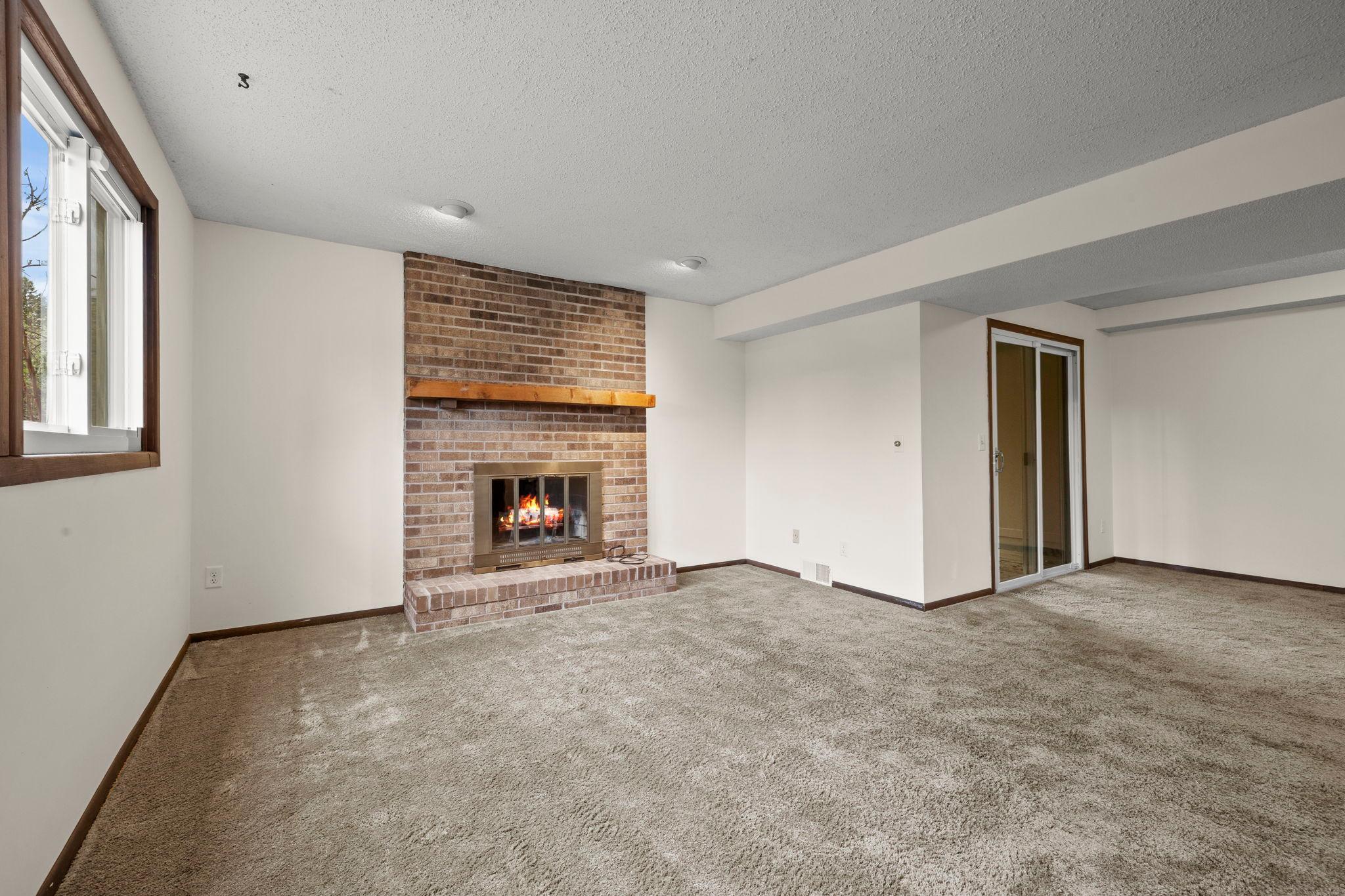 45-web-or-mls-6978 W 84th St Cir-180.jpg