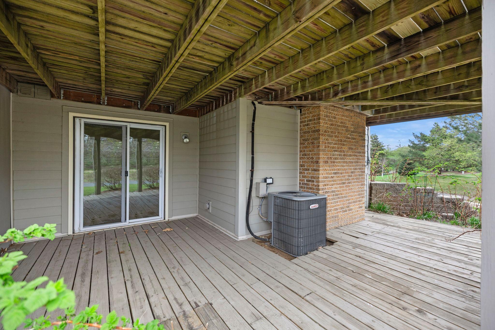 62-web-or-mls-6978 W 84th St Cir-259.jpg