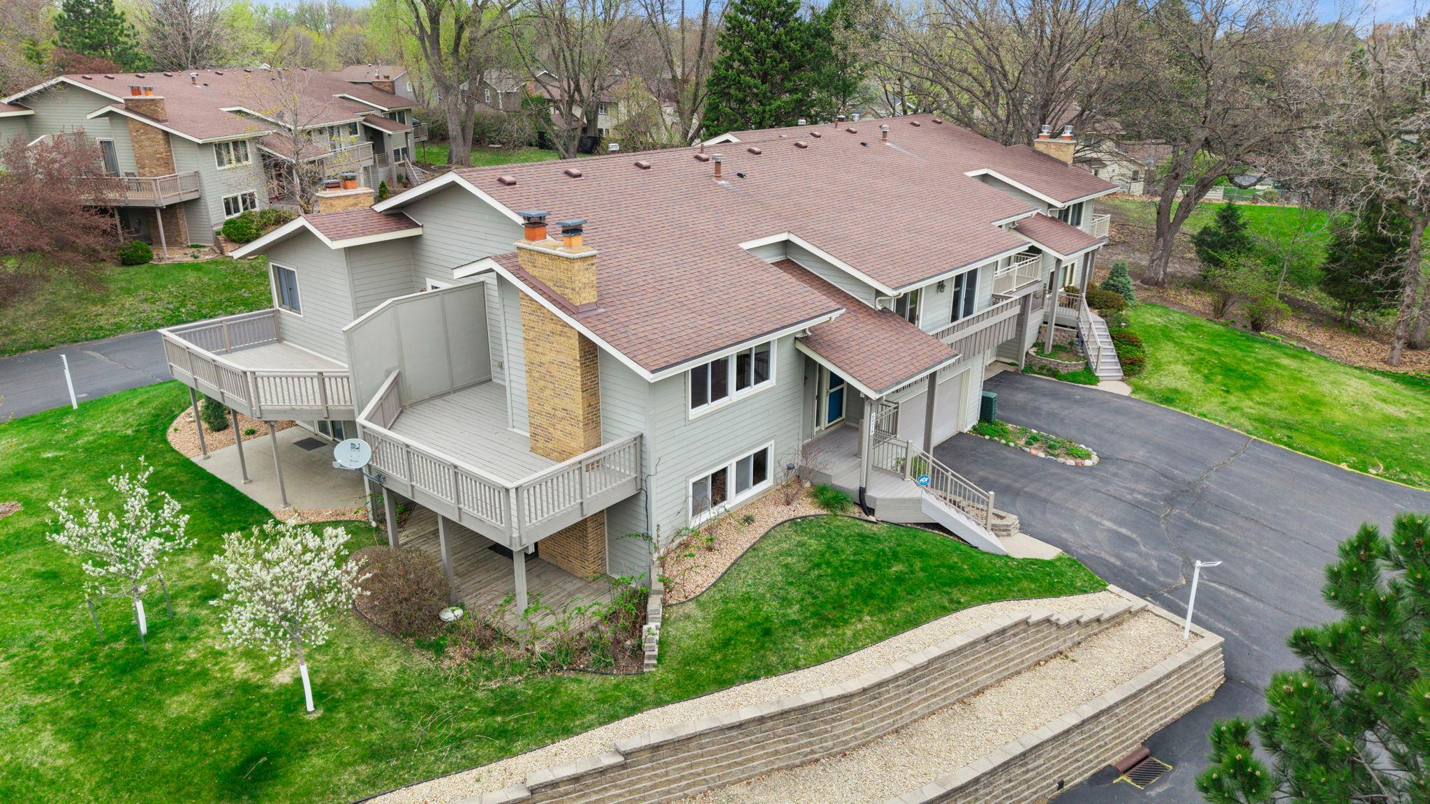 2-web-or-mls-6978 W 84th St Cir-279.jpg