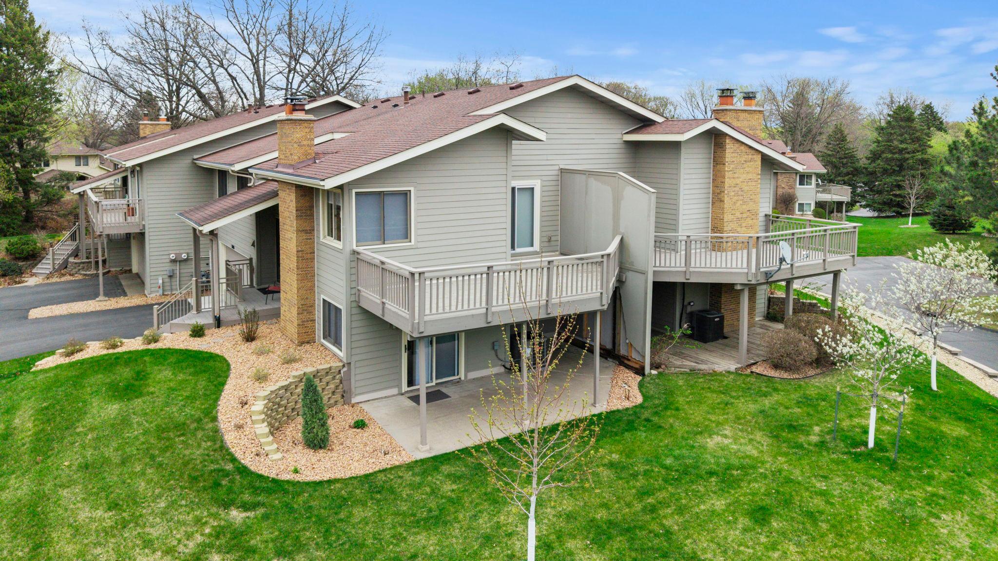 65-web-or-mls-6978 W 84th St Cir-273.jpg