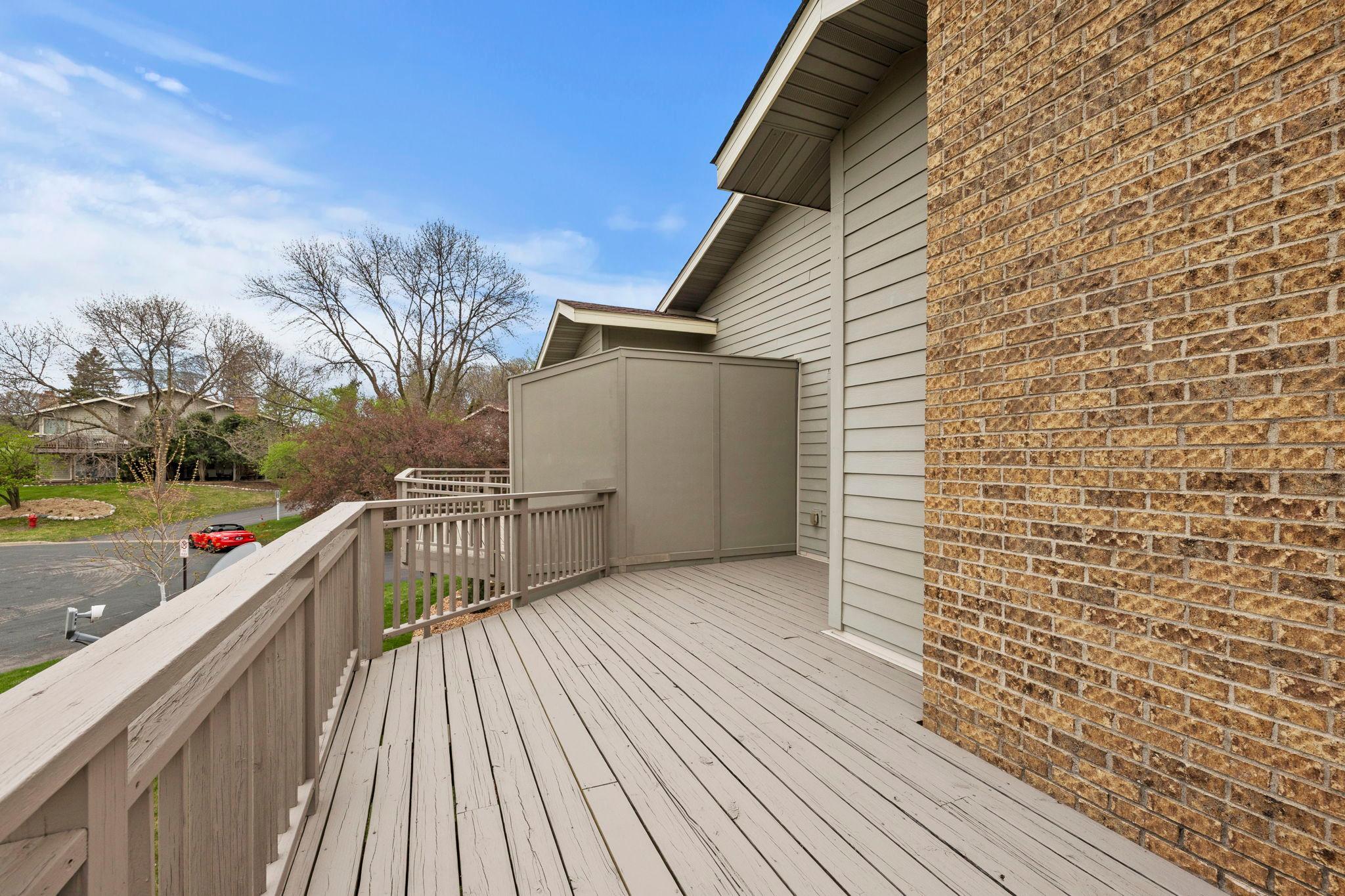 60-web-or-mls-6978 W 84th St Cir-94.jpg