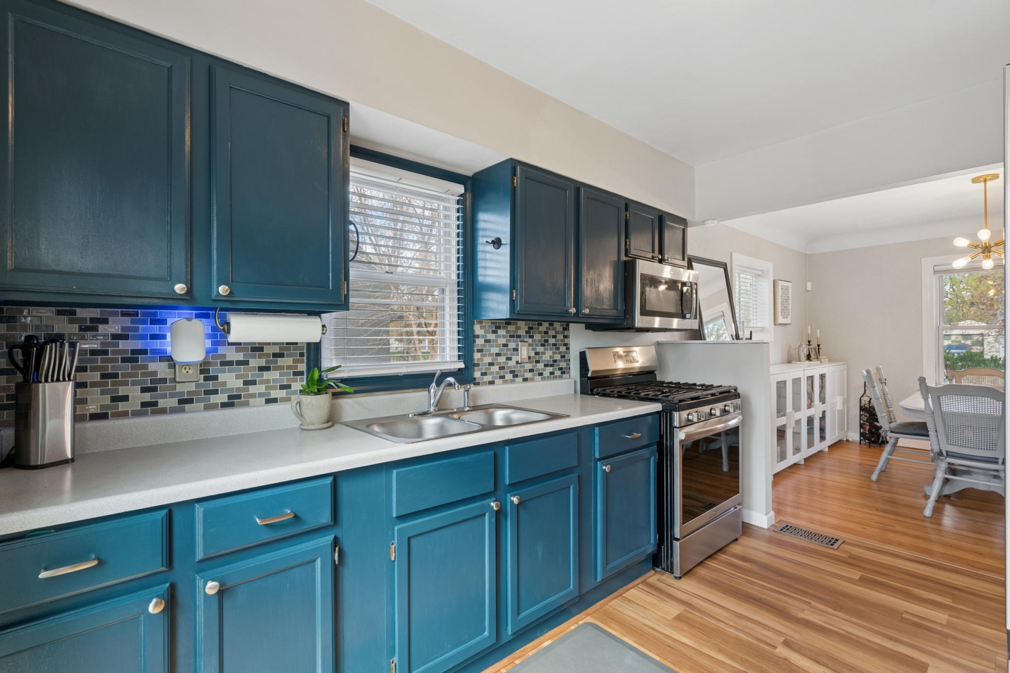 5631 Bryant Ave N 011_tK9i.jpg