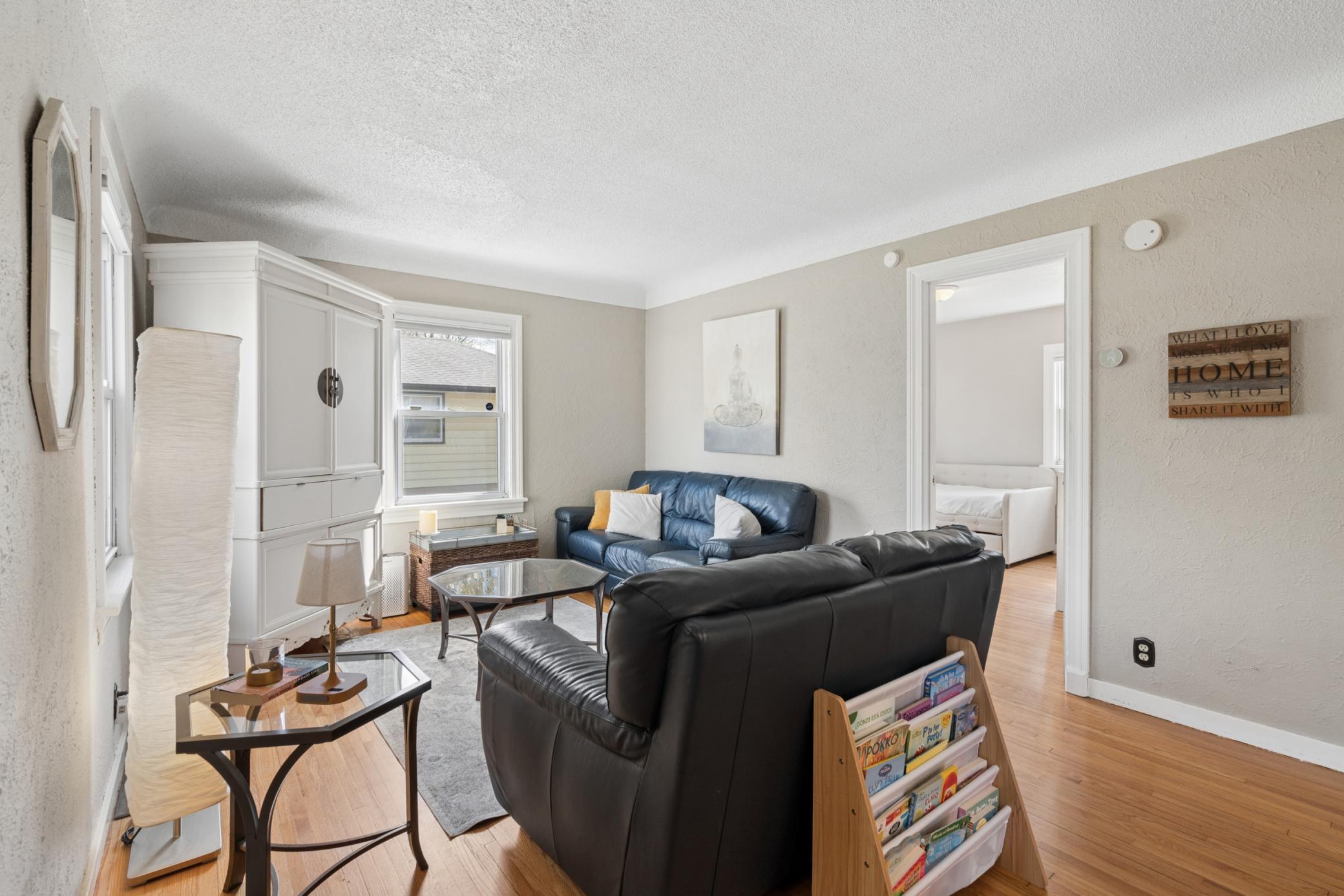 5631 Bryant Ave N 002_ogpP.jpg