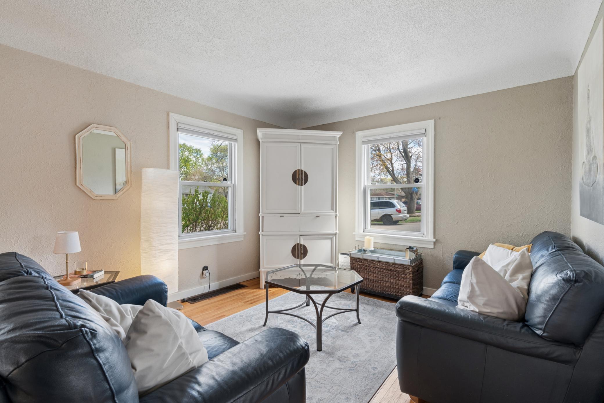 5631 Bryant Ave N 004_8krY.jpg
