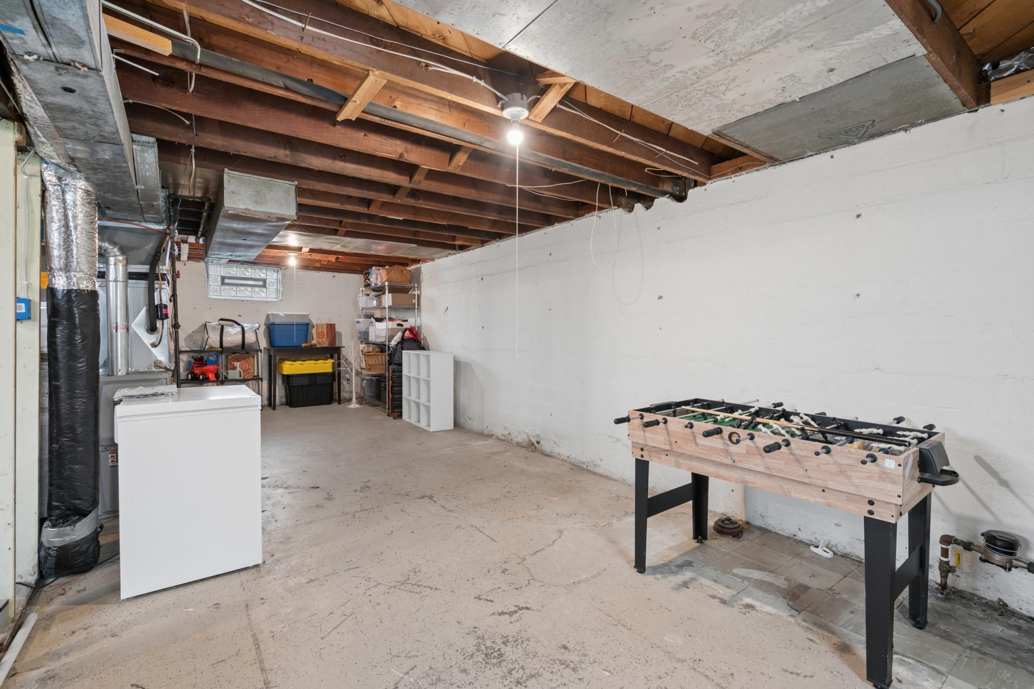 5631 Bryant Ave N 020_rZza.jpg
