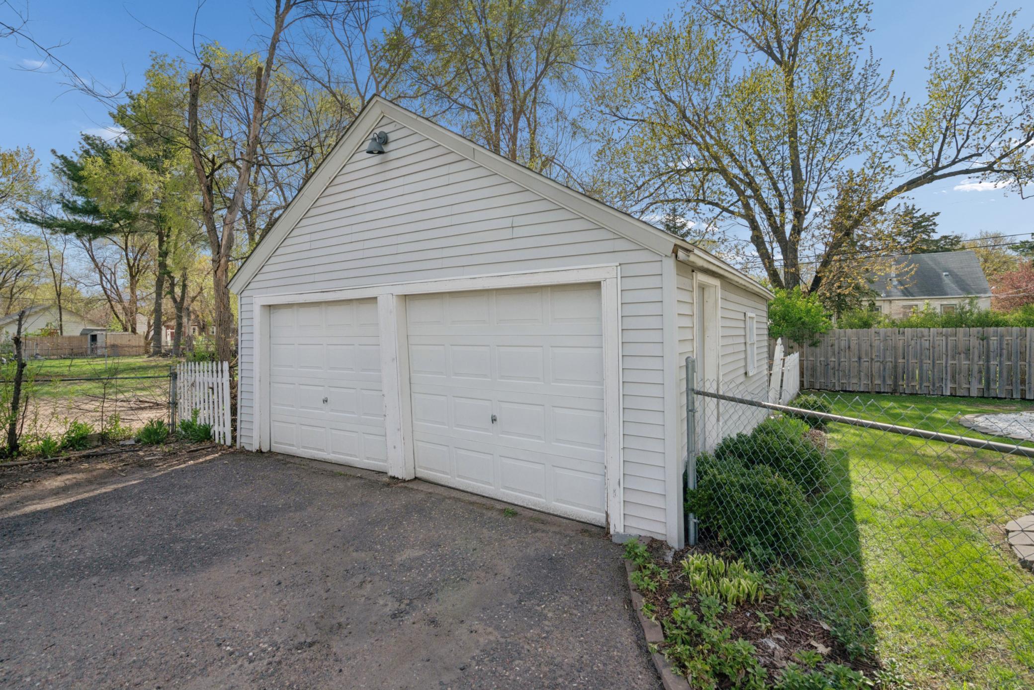 5631 Bryant Ave N 026_34Xm.jpg