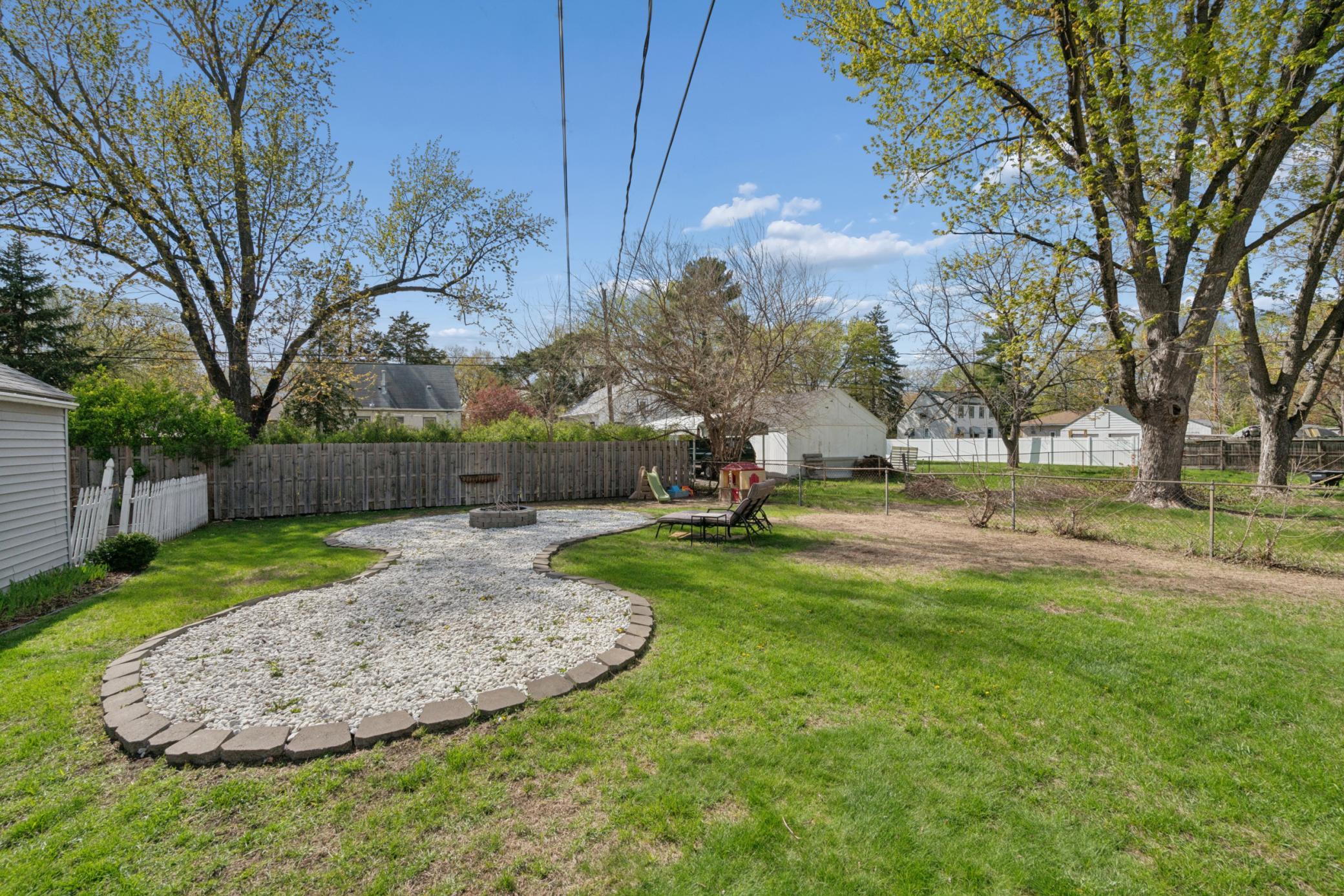 5631 Bryant Ave N 027_Xsmb.jpg