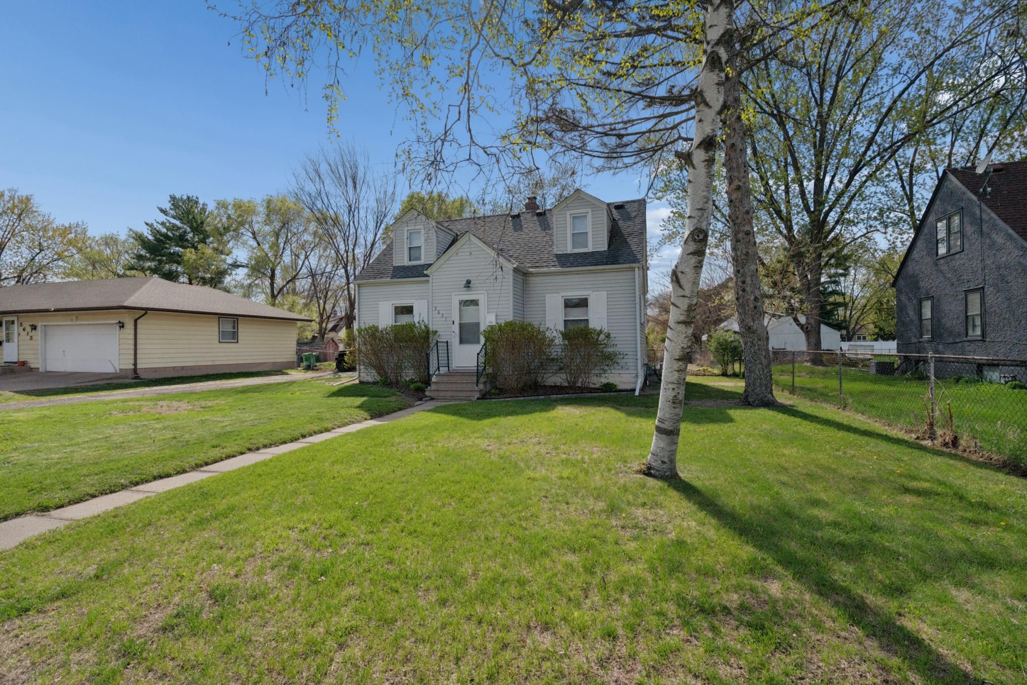 5631 Bryant Ave N 022_s3vD.jpg