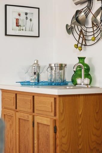 Entertain effortlessly â the lower level wet bar has you covered.