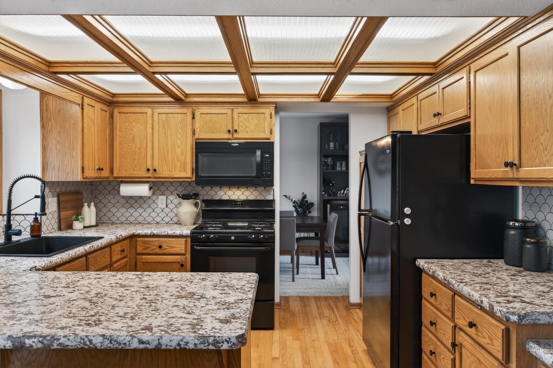 Spacious kitchen with granite countertops, tile backsplash and ample cabinet space!