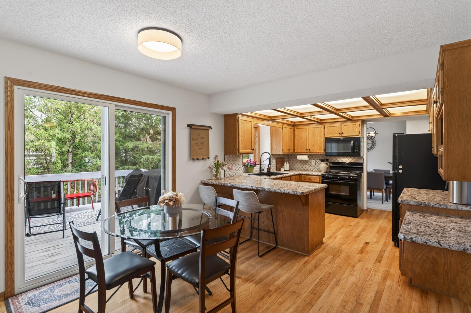 Peninsula & eat-in kitchen allow for flexibility with every-day meals.