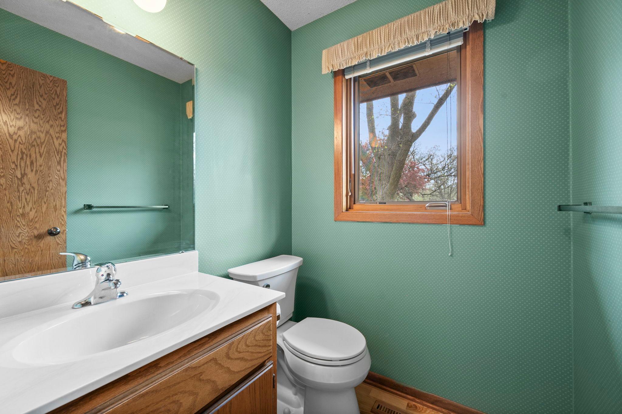 Half bath located between kitchen and mud/laundry room