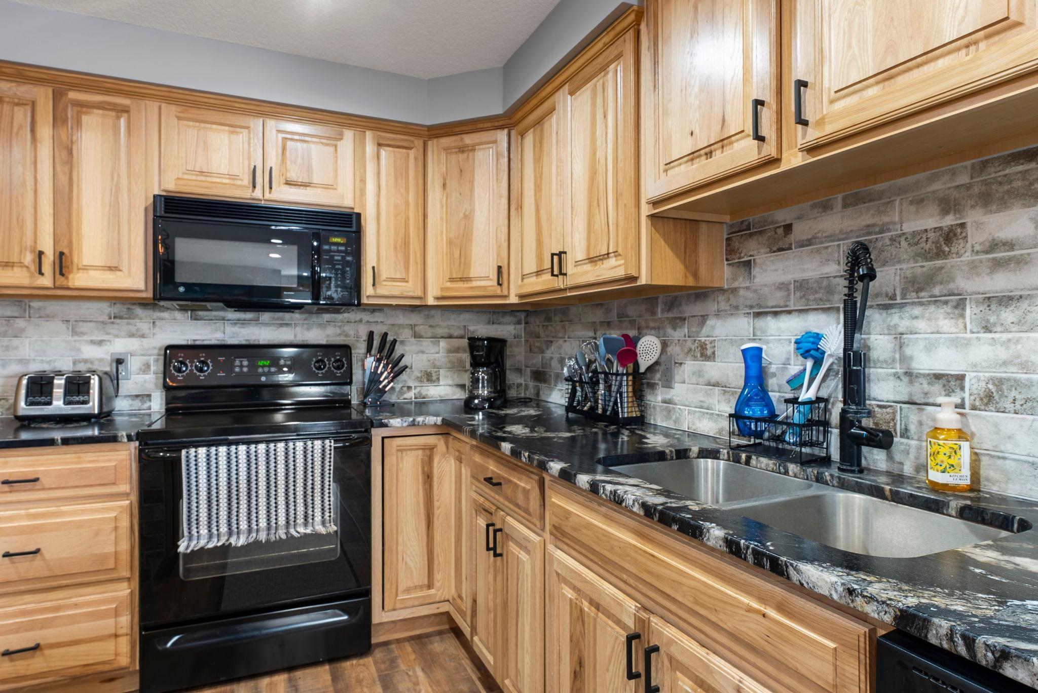 25-web-or-mls-1387 3 1-4 St 15-198.jpg