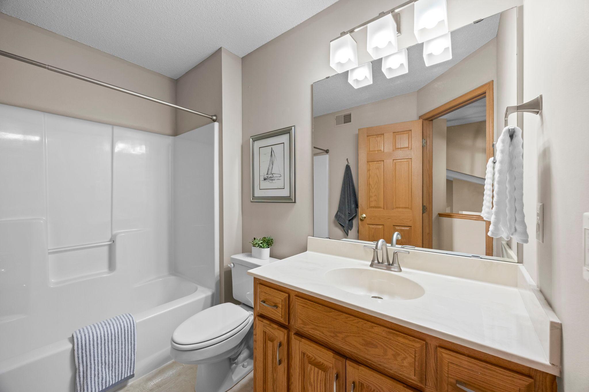 Upper level full bathroom!