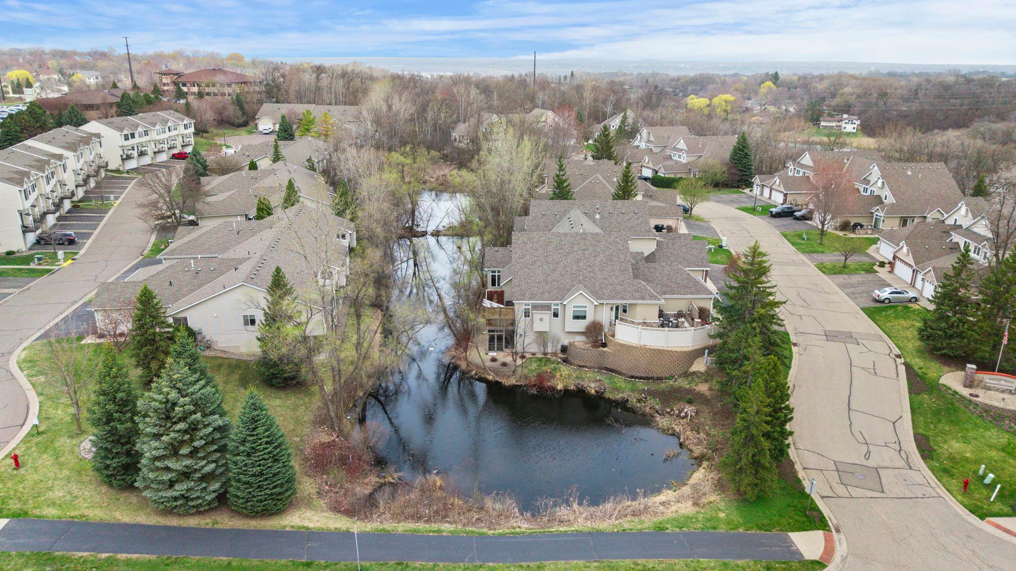 Cul-de-sac location overlooking pond!