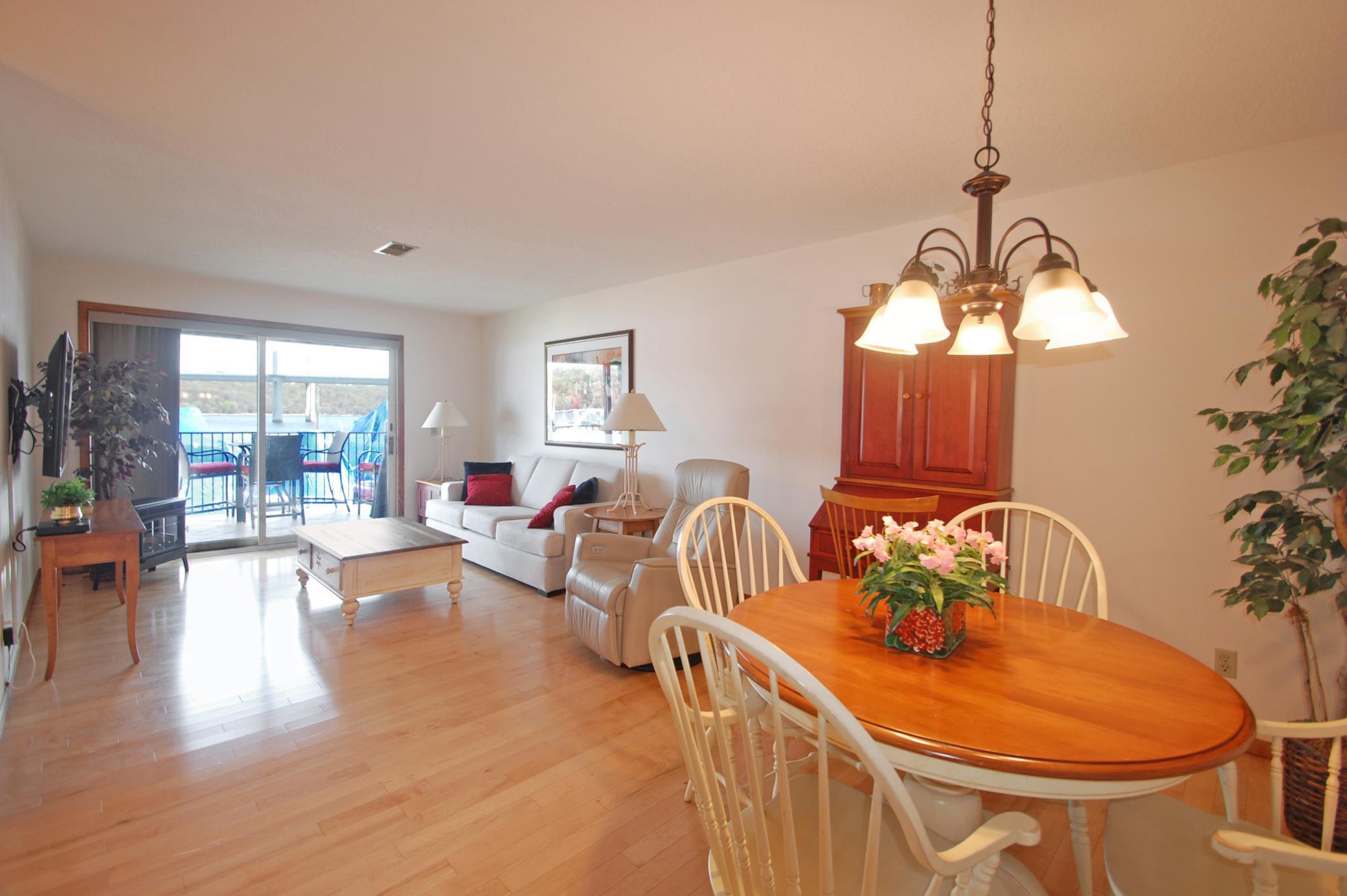 Living / Dining Area